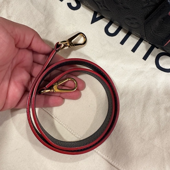 💙BLUE EMPREINTE💙Louis Vuitton Montaigne empreinte with strap - Picture 14 of 15